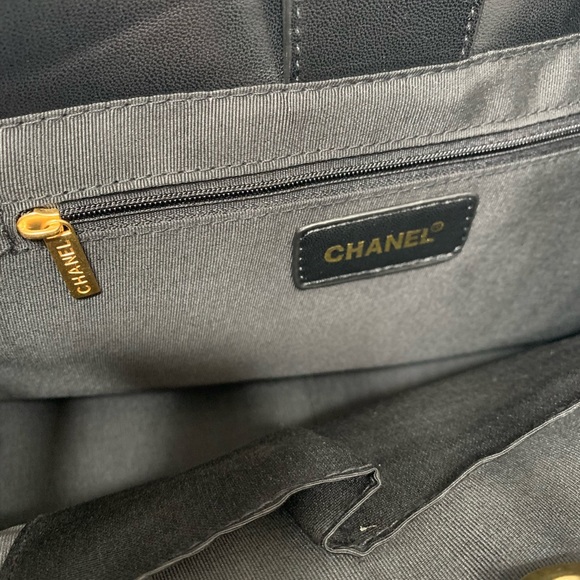 Black leather medium tote - Picture 6 of 8